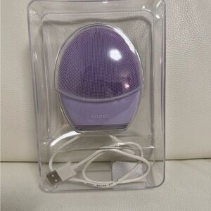 Foreo Luna 3 Purple Facial Cleansing Device for Sensitive Skin